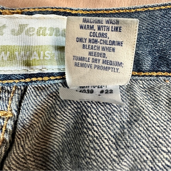 Old Navy | low-waisted, bootcut jeans | medium wash | women’s size 16 | EUC | ee - Picture 6 of 9